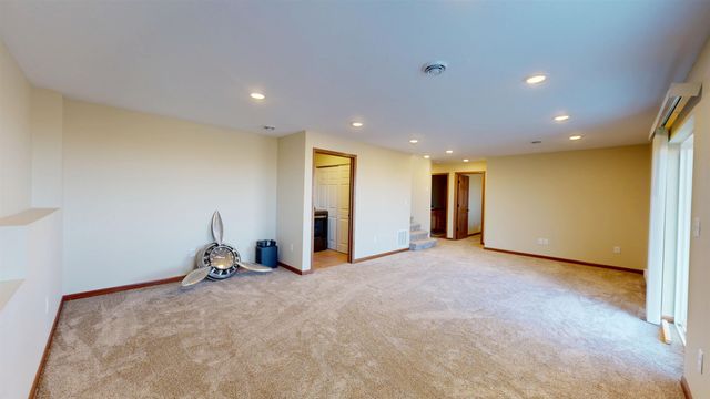 2617 Granite Dr. NW, Minot, ND 58703