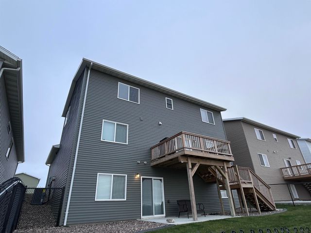 2617 Granite Dr. NW, Minot, ND 58703