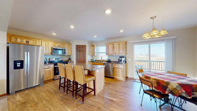 2617 Granite Dr. NW, Minot, ND 58703