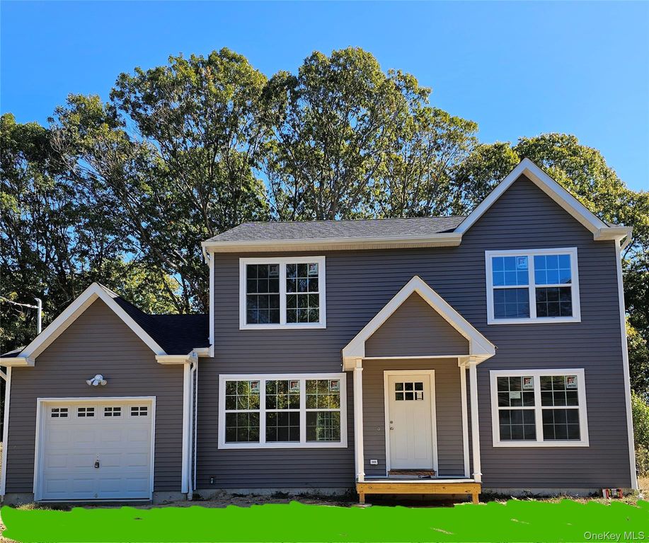 39 White Oak Street, Middle Island, NY 11953