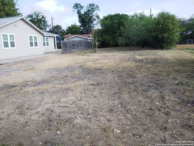 1015 Alametos, San Antonio, TX 78201