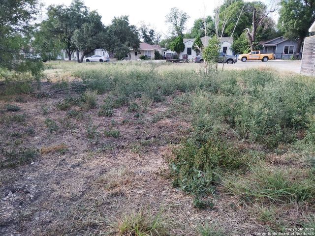 1015 Alametos, San Antonio, TX 78201