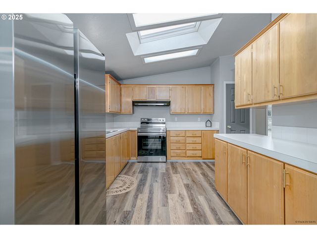 3435 STEVEN St, Woodburn, OR 97071