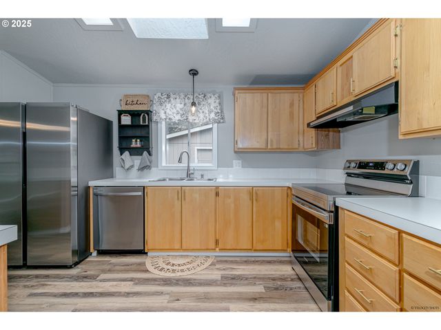 3435 STEVEN St, Woodburn, OR 97071