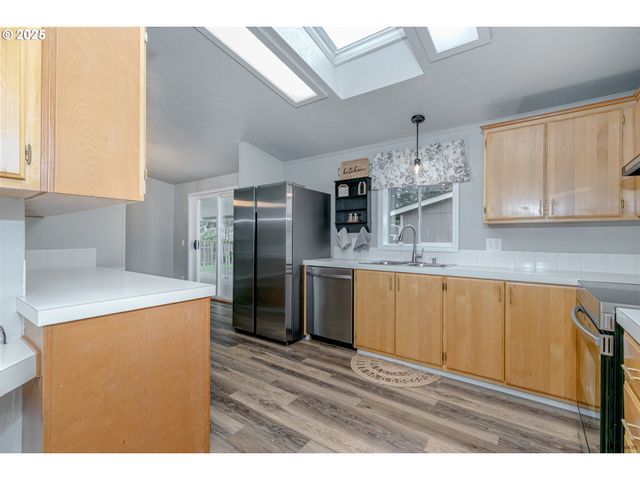 3435 STEVEN St, Woodburn, OR 97071