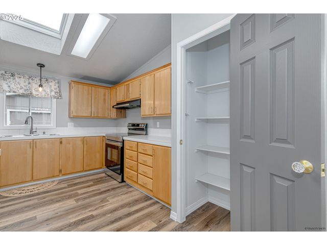 3435 STEVEN St, Woodburn, OR 97071