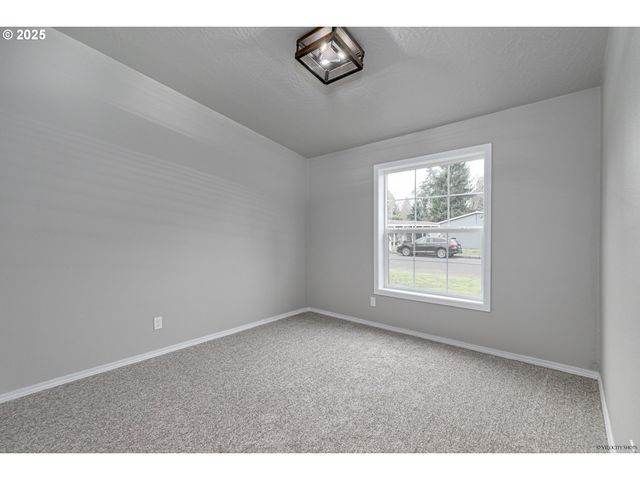 3435 STEVEN St, Woodburn, OR 97071