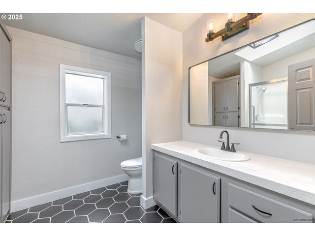 3435 STEVEN St, Woodburn, OR 97071