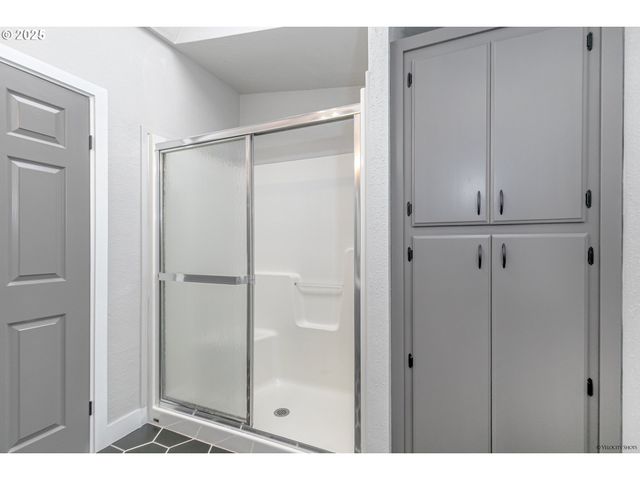 3435 STEVEN St, Woodburn, OR 97071