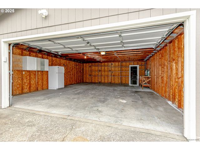 3435 STEVEN St, Woodburn, OR 97071