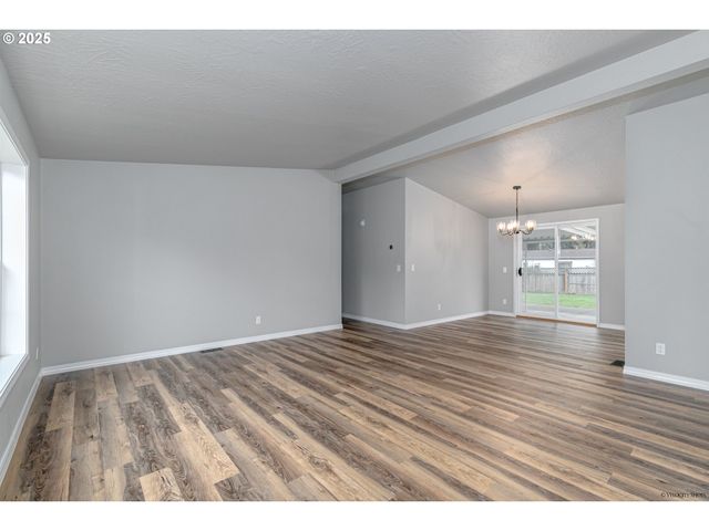 3435 STEVEN St, Woodburn, OR 97071