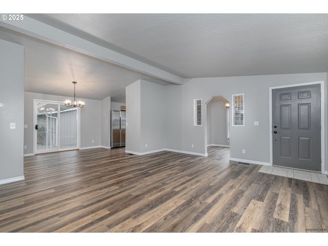 3435 STEVEN St, Woodburn, OR 97071