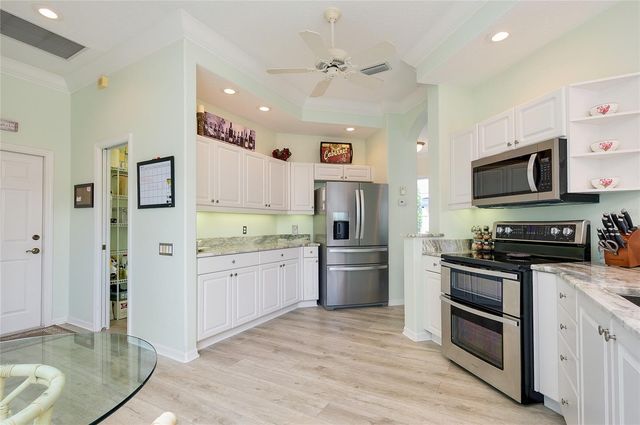 8639 54TH AVENUE CIRCLE E, Bradenton, FL 34211