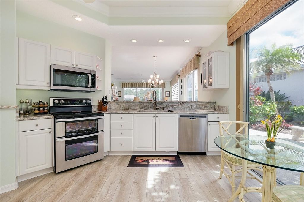 Image 11 of property listing at 8639 54TH AVENUE CIRCLE E, Bradenton, FL 34211