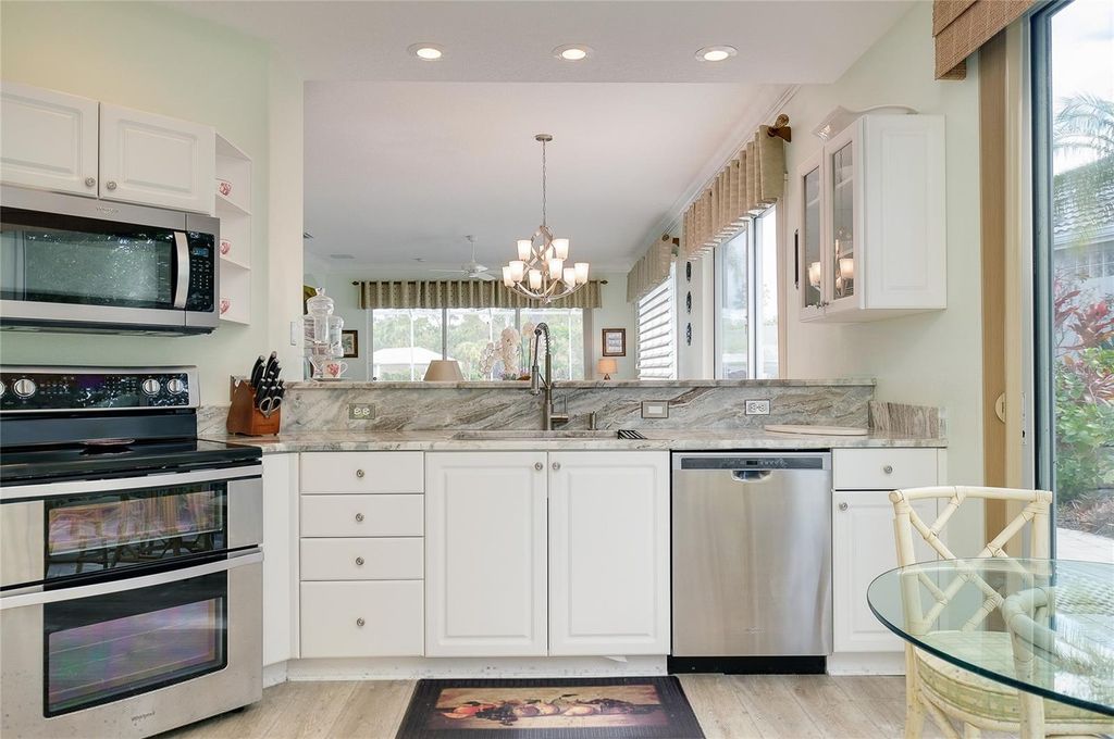 Image 12 of property listing at 8639 54TH AVENUE CIRCLE E, Bradenton, FL 34211