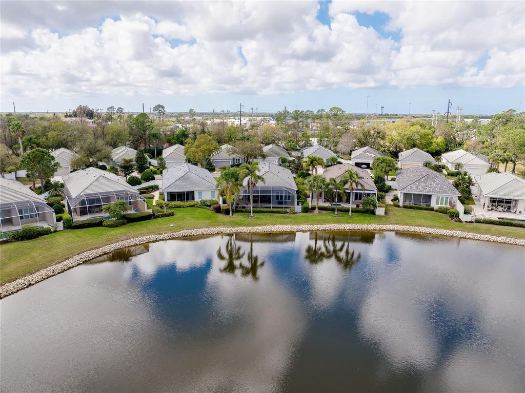 Image 3 of property listing at 8639 54TH AVENUE CIRCLE E, Bradenton, FL 34211