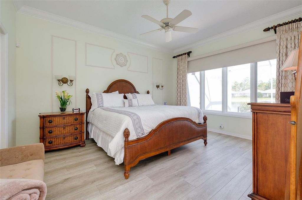 Image 25 of property listing at 8639 54TH AVENUE CIRCLE E, Bradenton, FL 34211