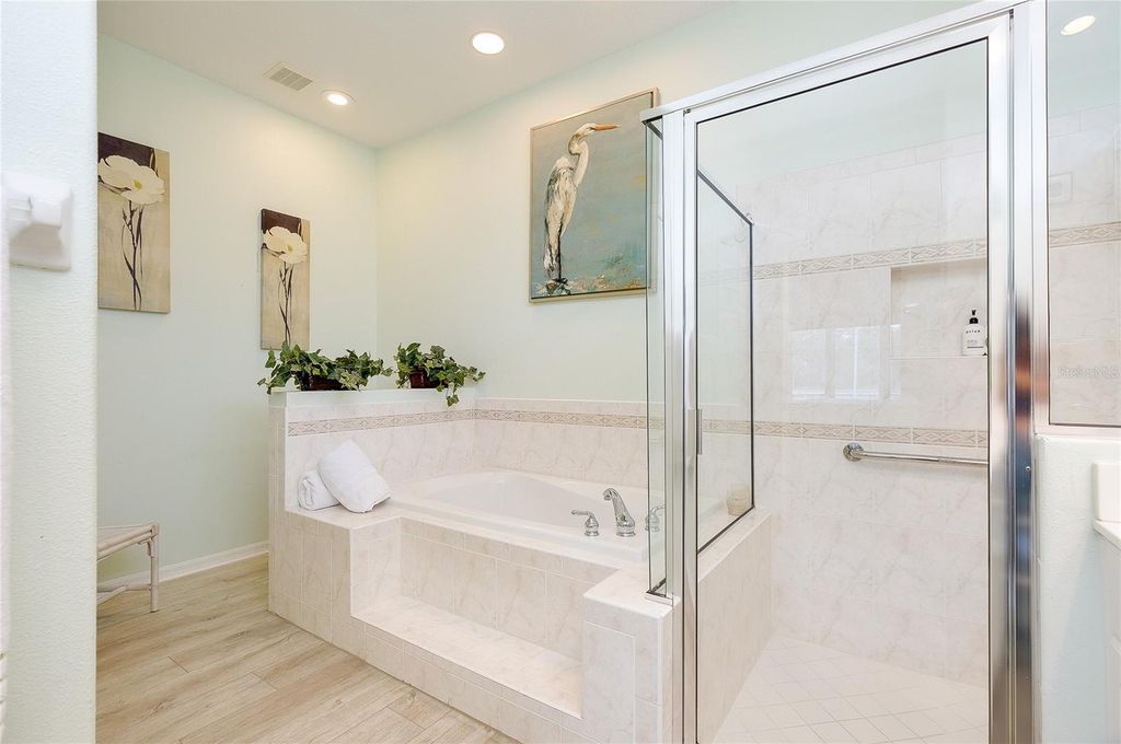 Image 30 of property listing at 8639 54TH AVENUE CIRCLE E, Bradenton, FL 34211