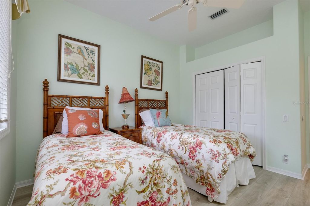 Image 32 of property listing at 8639 54TH AVENUE CIRCLE E, Bradenton, FL 34211