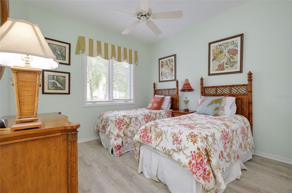 Image 33 of property listing at 8639 54TH AVENUE CIRCLE E, Bradenton, FL 34211