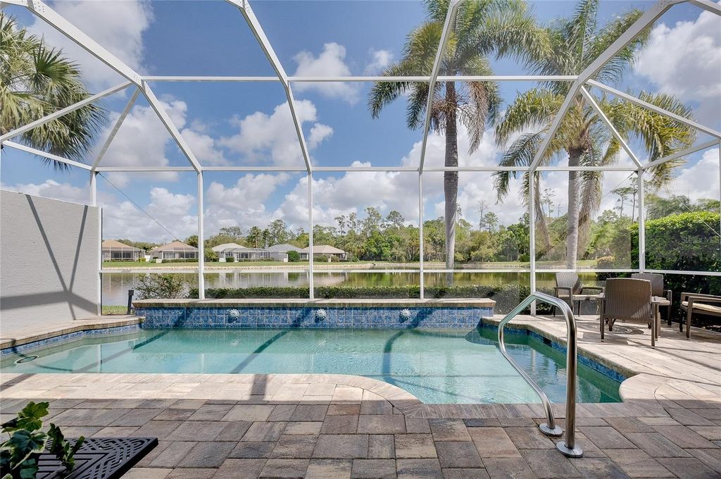 Image 35 of property listing at 8639 54TH AVENUE CIRCLE E, Bradenton, FL 34211