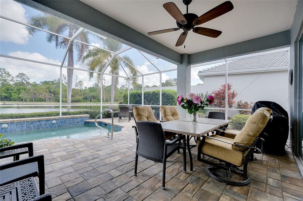 Image 36 of property listing at 8639 54TH AVENUE CIRCLE E, Bradenton, FL 34211