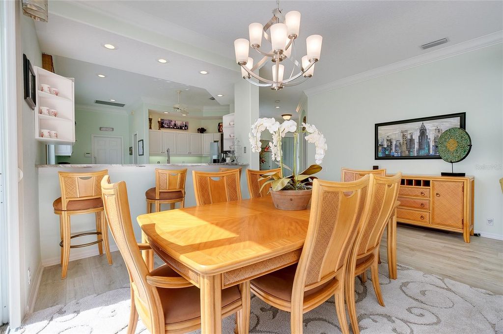 Image 6 of property listing at 8639 54TH AVENUE CIRCLE E, Bradenton, FL 34211