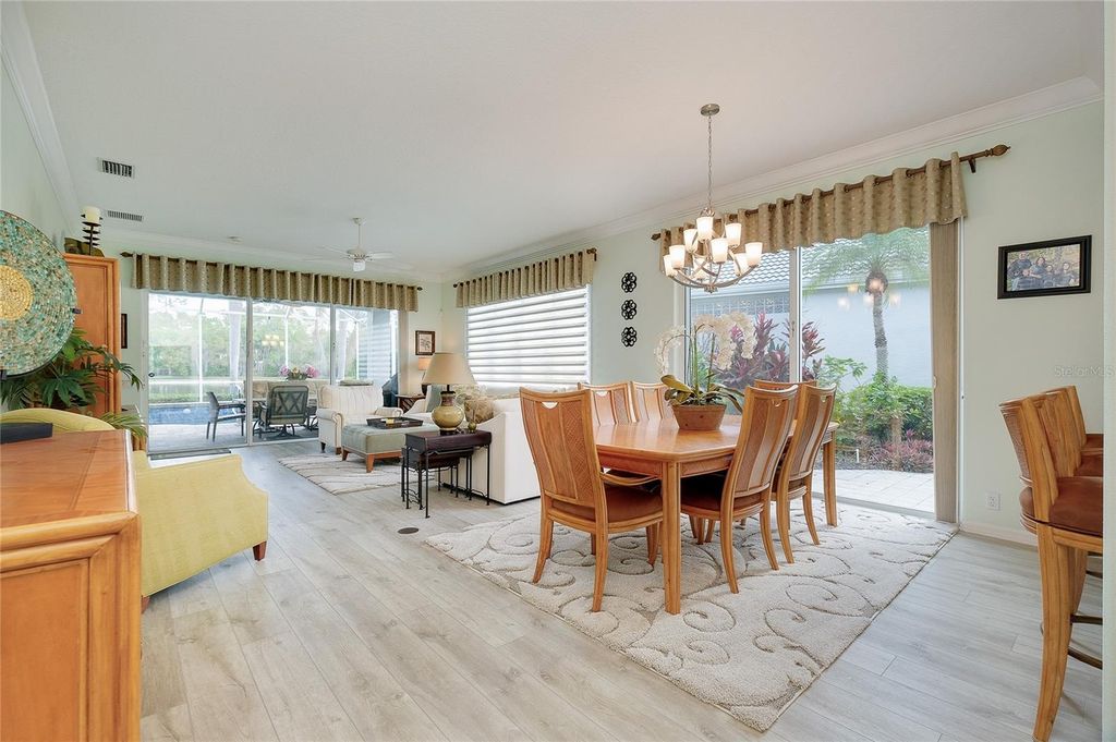 Image 7 of property listing at 8639 54TH AVENUE CIRCLE E, Bradenton, FL 34211