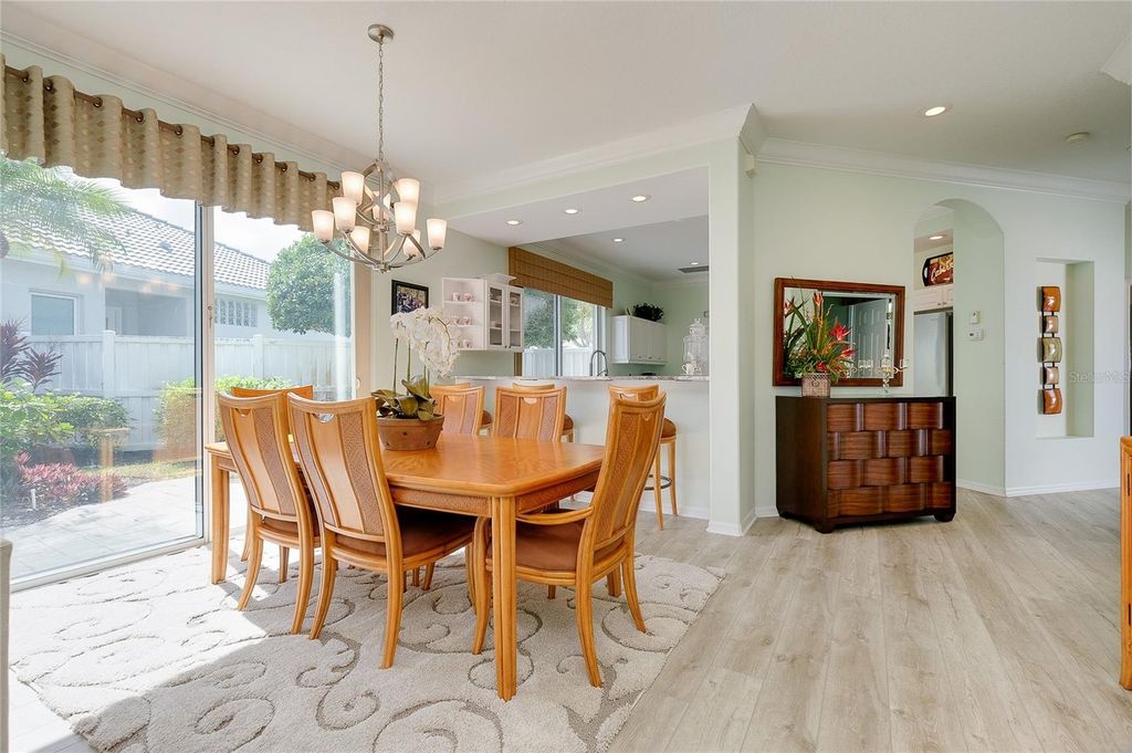 Image 8 of property listing at 8639 54TH AVENUE CIRCLE E, Bradenton, FL 34211