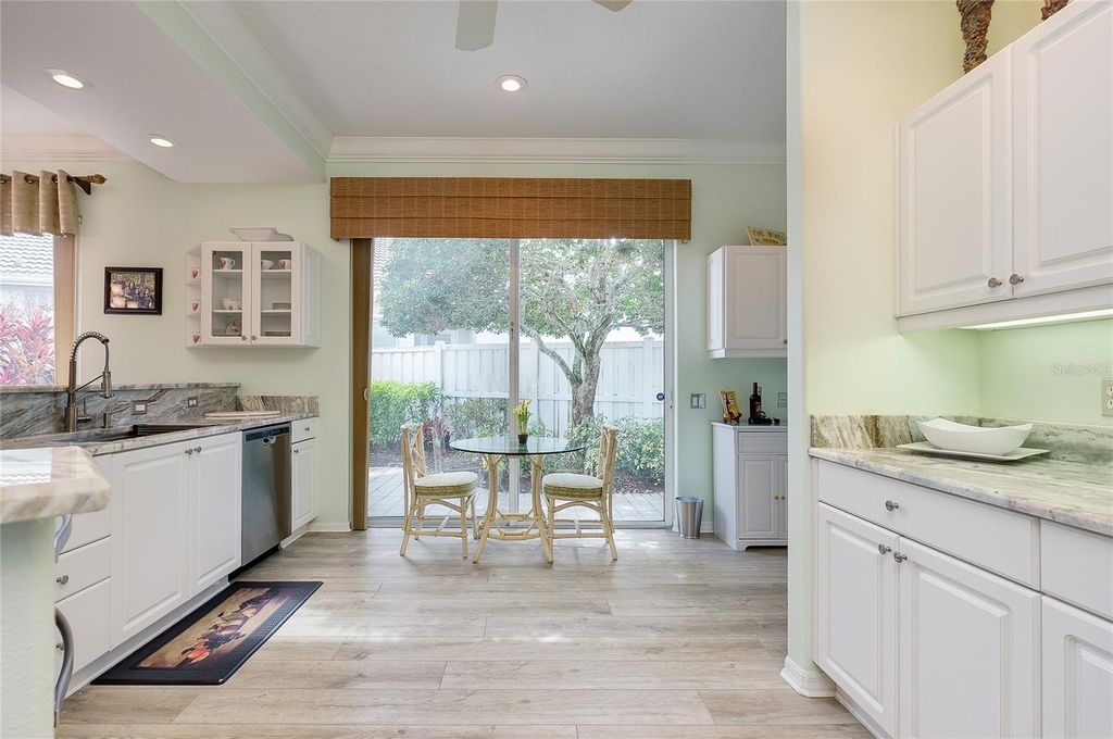 Image 9 of property listing at 8639 54TH AVENUE CIRCLE E, Bradenton, FL 34211