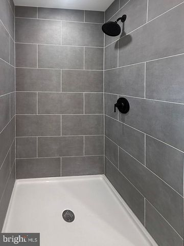 6 GREGG AVE, Newport, DE 19804