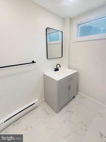 6 GREGG AVE, Newport, DE 19804