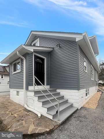 6 GREGG AVE, Newport, DE 19804