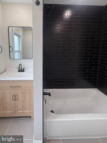 6 GREGG AVE, Newport, DE 19804