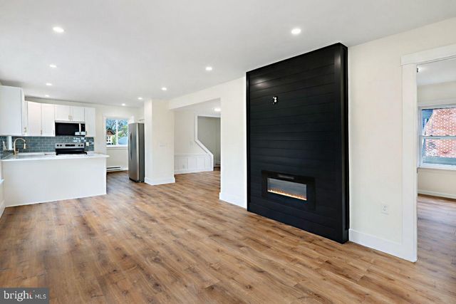 6 GREGG AVE, Newport, DE 19804