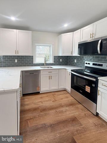 6 GREGG AVE, Newport, DE 19804