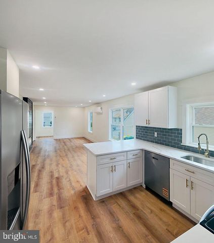 6 GREGG AVE, Newport, DE 19804