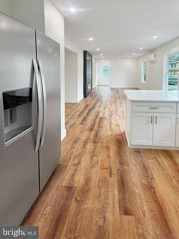 6 GREGG AVE, Newport, DE 19804