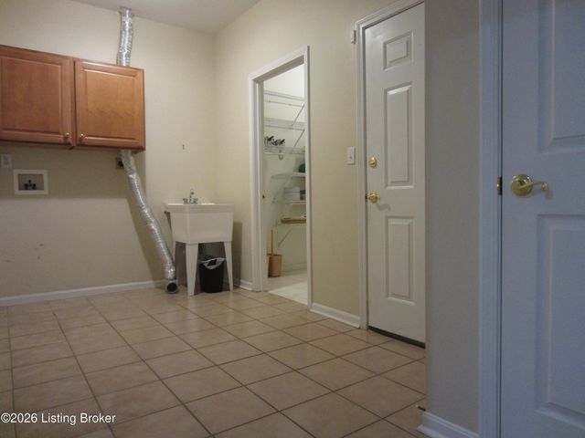 9801 Glasgow Blvd, Louisville, KY 40241