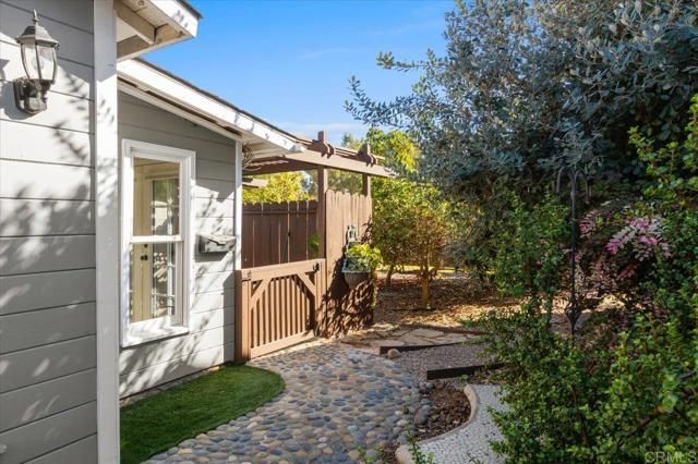 697 Ocean View, Encinitas, CA 92024