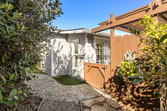 697 Ocean View, Encinitas, CA 92024