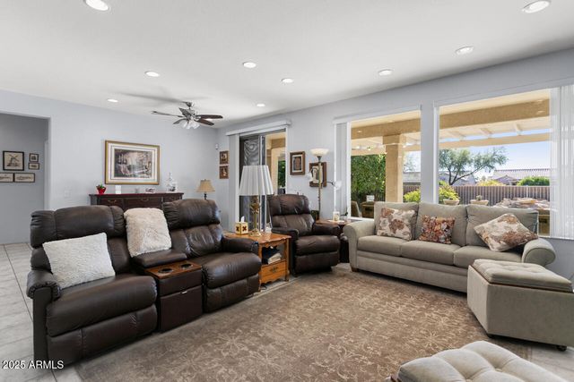 15871 W MILL VALLEY Lane, Surprise, AZ 85374