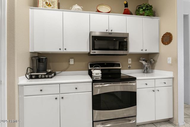 15871 W MILL VALLEY Lane, Surprise, AZ 85374