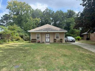 878 W MARIGOLD LN, Memphis, TN 38109