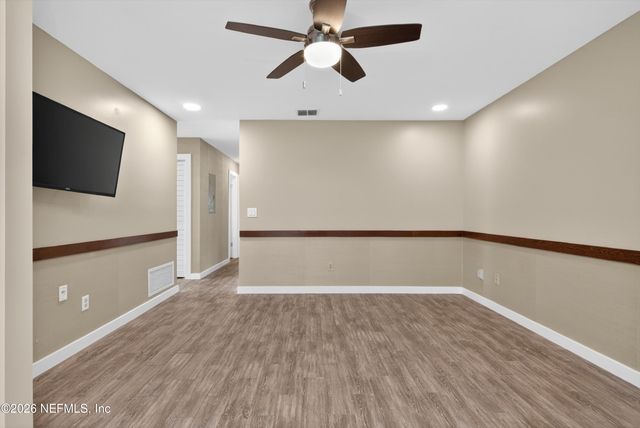 8137 VILLAGE GATE Court, Jacksonville, FL 32217