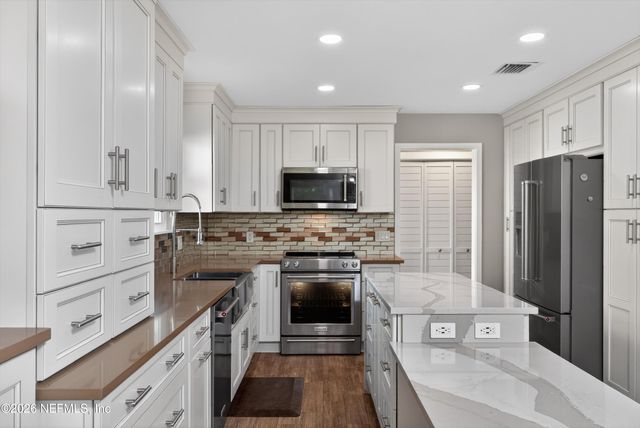 8137 VILLAGE GATE Court, Jacksonville, FL 32217