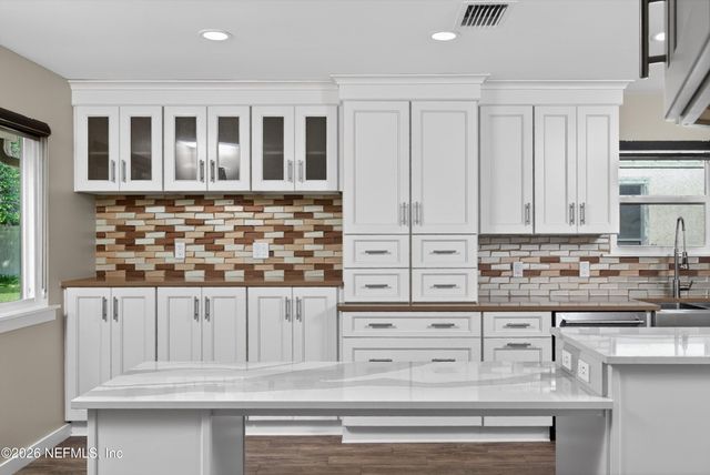 8137 VILLAGE GATE Court, Jacksonville, FL 32217