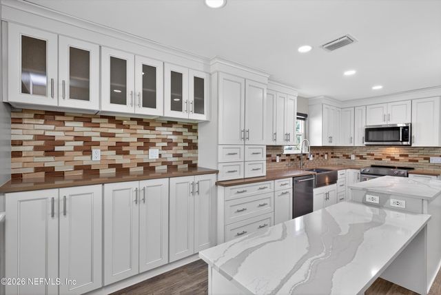8137 VILLAGE GATE Court, Jacksonville, FL 32217