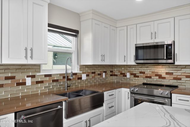 8137 VILLAGE GATE Court, Jacksonville, FL 32217