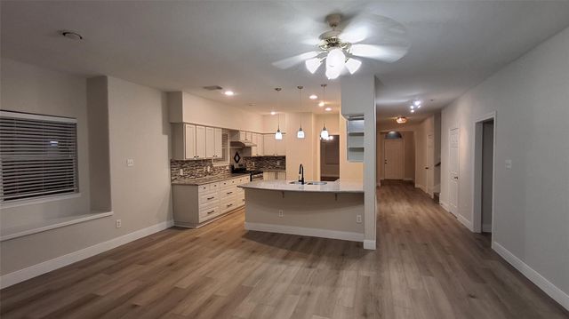 6887 Turtlewood Drive, Houston, TX 77072
